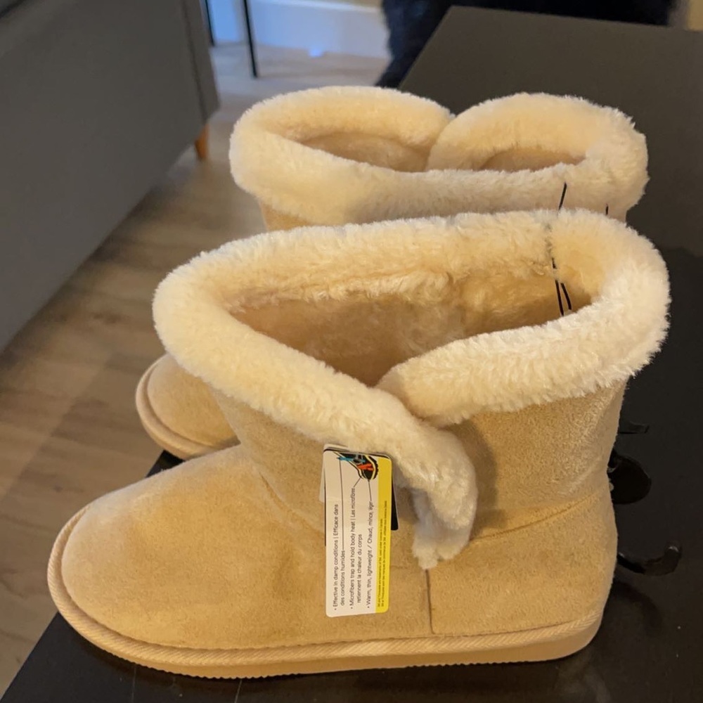 Boots - Picture 3 of 5